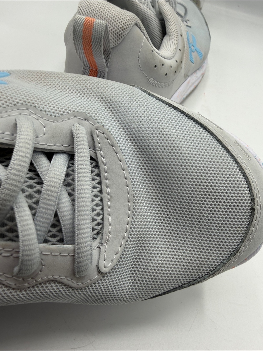 Under Armour Light Gray Sneakers with Blue Logo and Speckled Sole - Picture 8 of 10